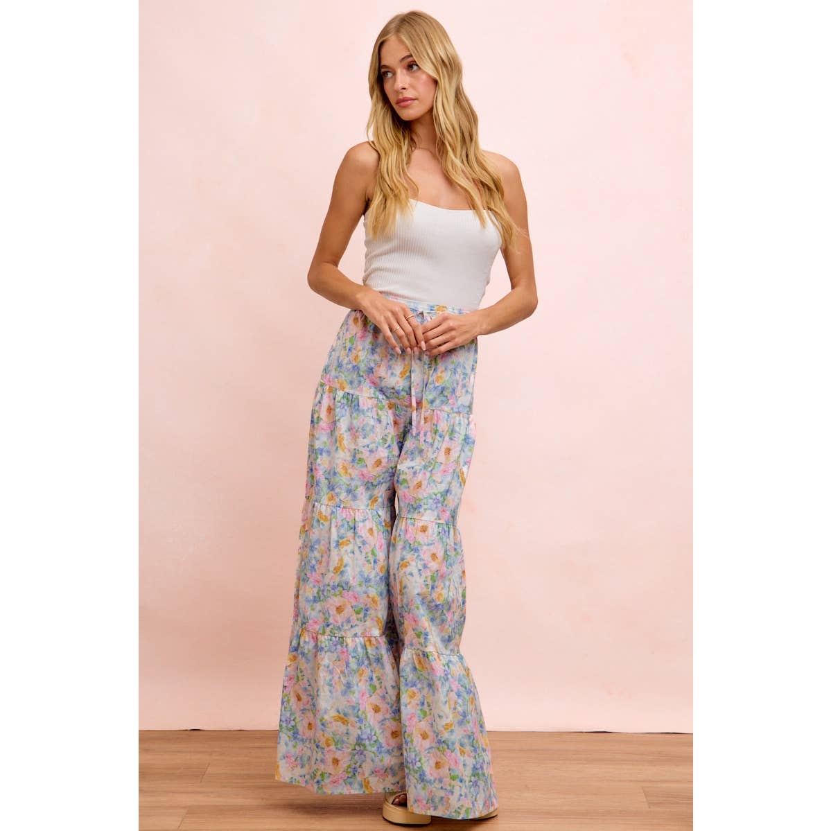 FLORAL PRINTED TIERED FLARE WOVEN PANTS: LT BLUE