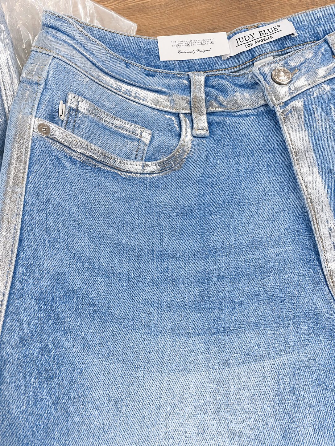 HW Slim Short W/ Foil Seams: LT