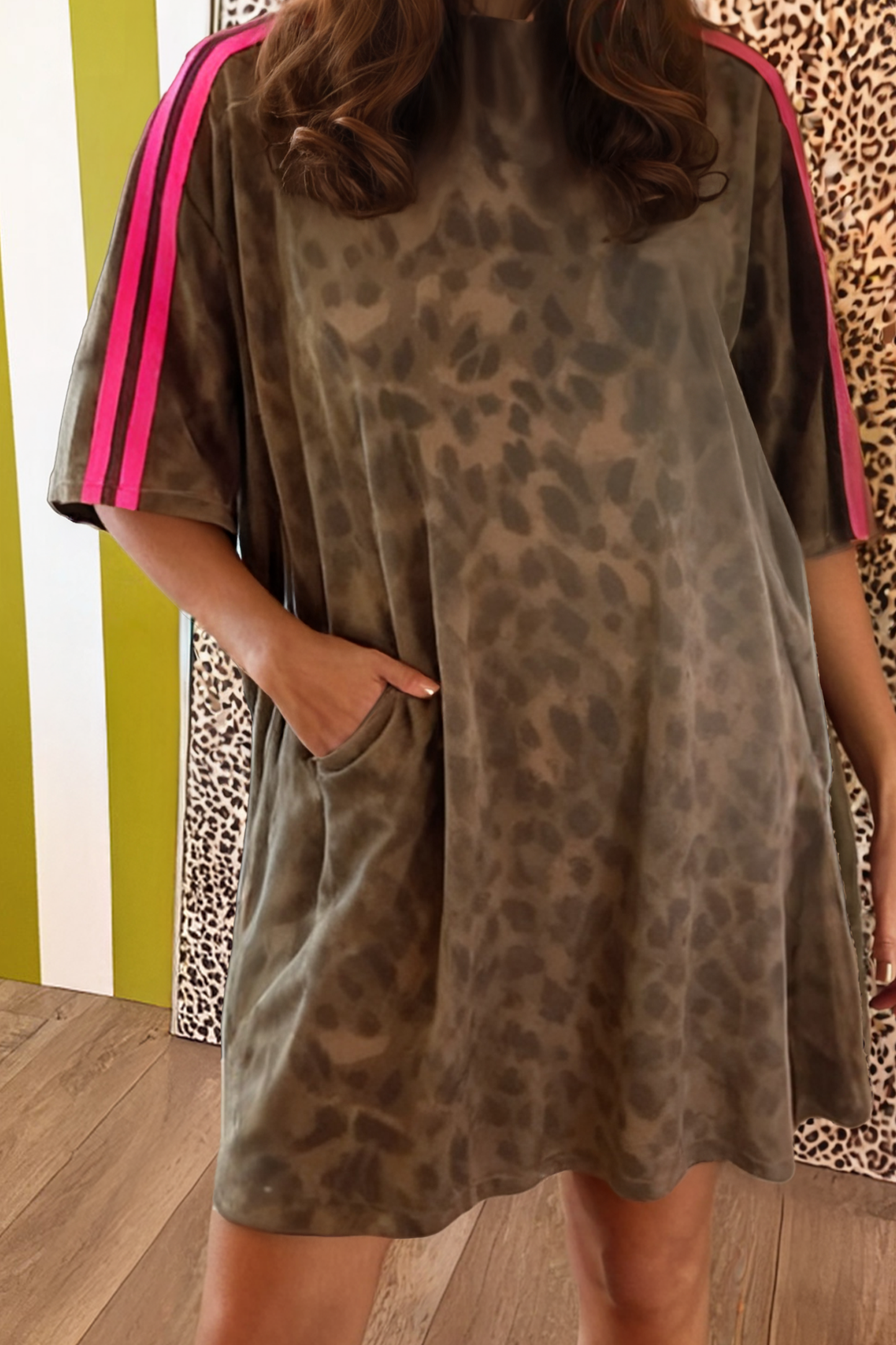 Leopard Raw Seam Patched Pullover Drawstring Loose Pant Set: Brown Short Set