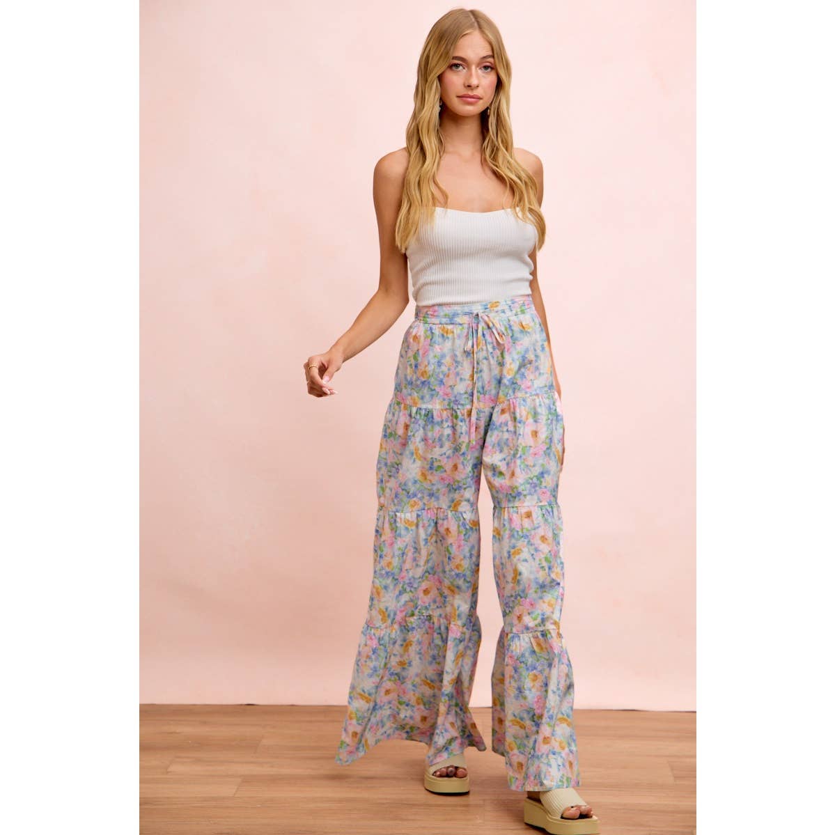 FLORAL PRINTED TIERED FLARE WOVEN PANTS: LT BLUE
