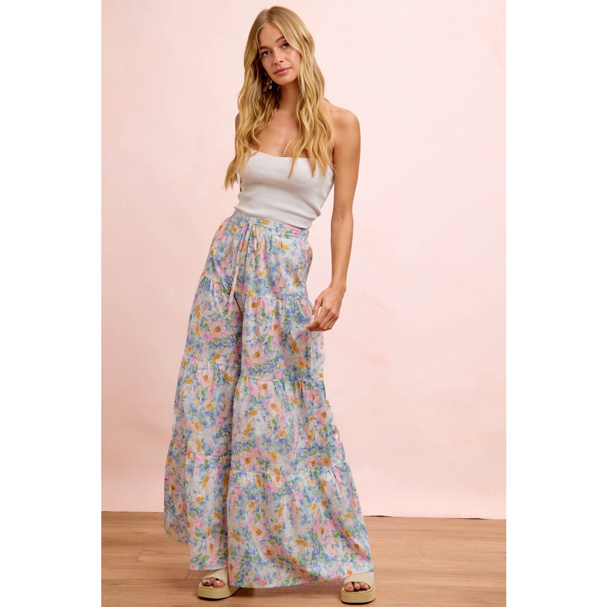 FLORAL PRINTED TIERED FLARE WOVEN PANTS: LT BLUE