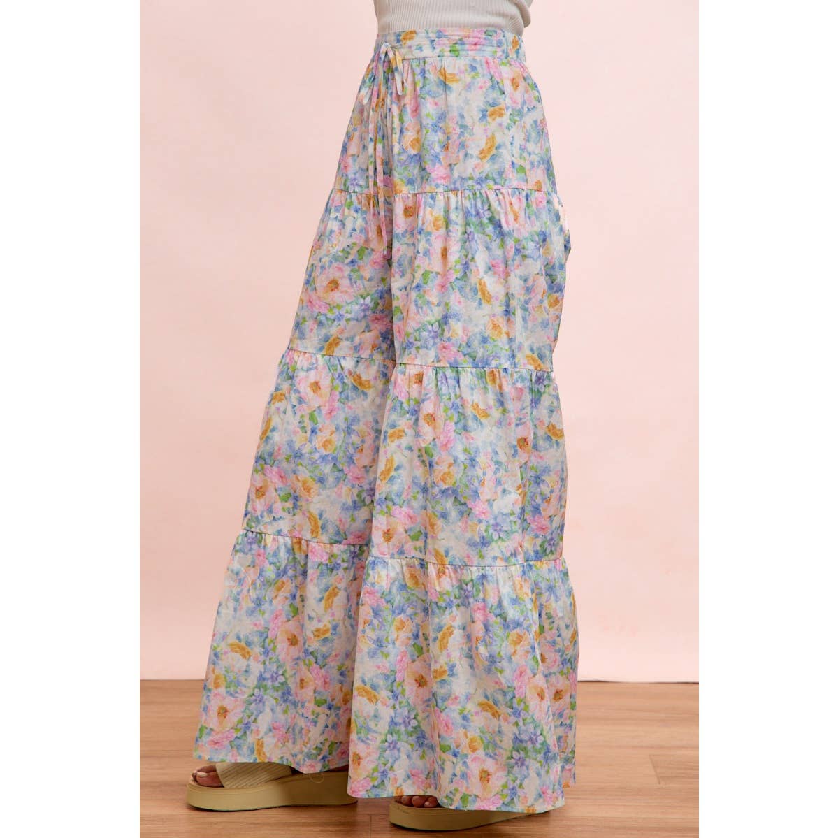 FLORAL PRINTED TIERED FLARE WOVEN PANTS: LT BLUE