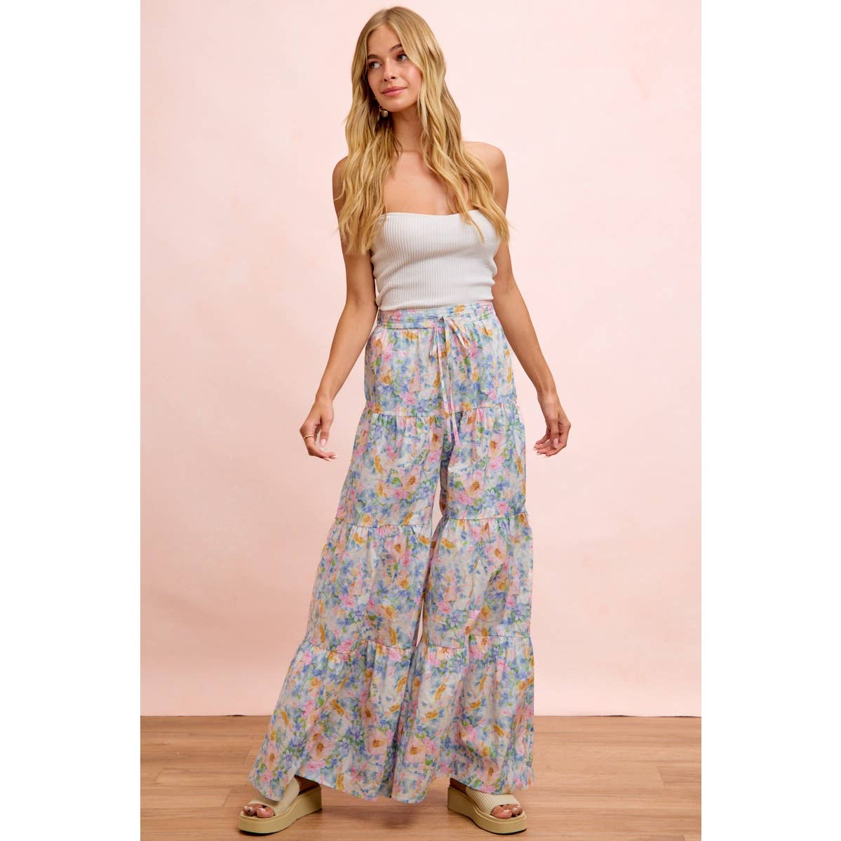 FLORAL PRINTED TIERED FLARE WOVEN PANTS: LT BLUE