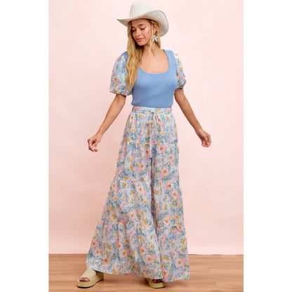 FLORAL PRINTED TIERED FLARE WOVEN PANTS: LT BLUE