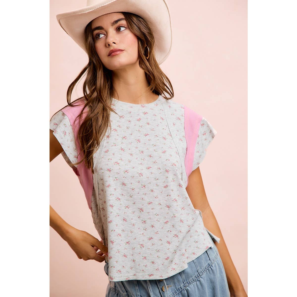 FLORAL RIB CUT EDGE DETAIL SHORT SLEEVES TOP: H Blush